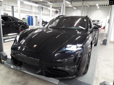 Porsche Taycan Turbo Sport Turismo in Jet Black Metallic MY2023