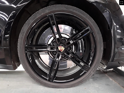 Porsche Taycan Turbo Sport Turismo in Jet Black Metallic MY2023