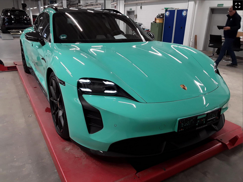 Porsche Taycan GTS Sport Turismo in PTS Mintgreen MY2023