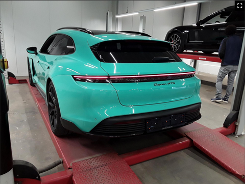 Porsche Taycan GTS Sport Turismo in PTS Mintgreen MY2023
