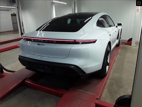 Porsche Taycan Sport Limousine in Carrara White Metallic MY 2022