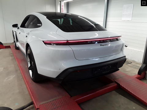 Porsche Taycan Sport Limousine in Carrara White Metallic MY 2022