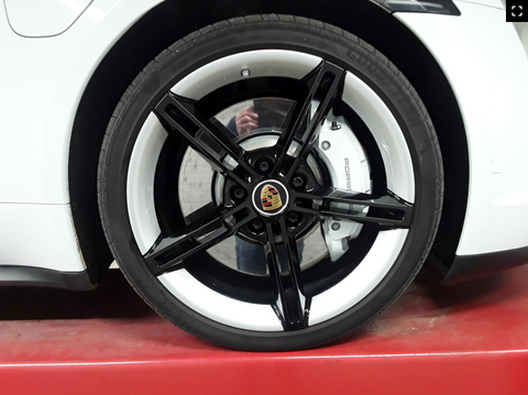 Porsche Taycan Sport Limousine in Carrara White Metallic MY 2022