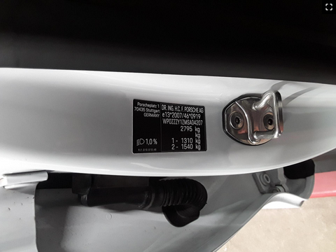 Porsche Taycan Sport Limousine in Carrara White Metallic MY 2022