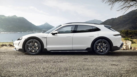 Taycan 4S Cross Turismo in Carrarawhitemetallic MY2022