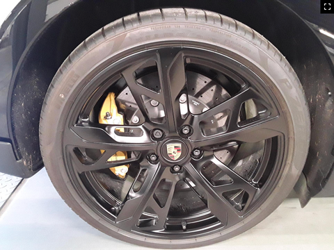 Porsche Taycan Turbo S Cross Turismo in Crayon aka. Chalk MY2023