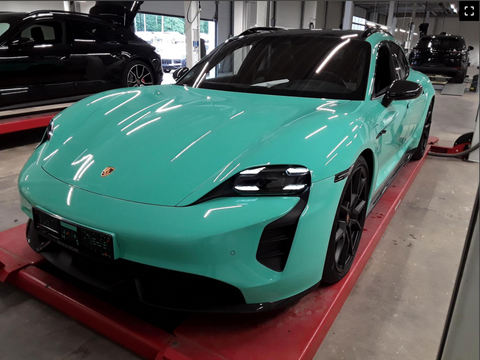 Porsche Taycan GTS Sport Turismo in PTS Mintgreen MY2023