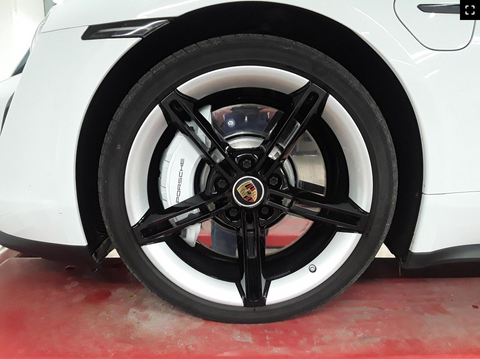 Porsche Taycan Sport Limousine in Carrara White Metallic MY 2022