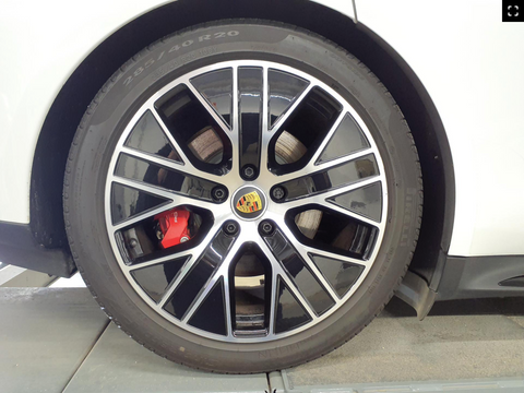 Porsche Taycan GTS Sport Turismo in white MY2023
