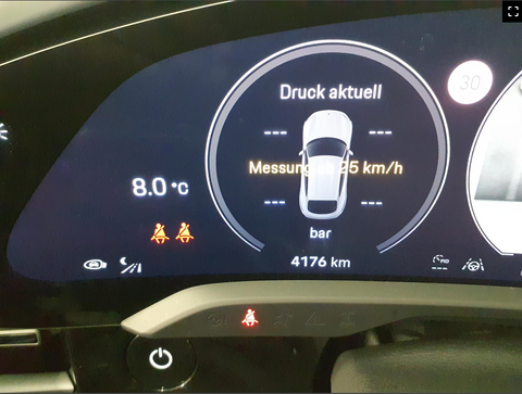 Porsche Taycan Turbo S Cross Turismo in Frozen Berry Metallic MY2022