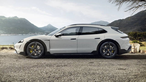 Porsche Taycan Turbo S Cross Turismo in Crayon aka. Chalk MY2023