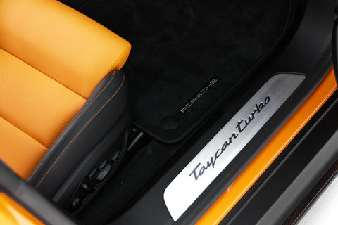 Porsche Taycan Turbo Sport Limousine in PTS Pastelorange MY2023