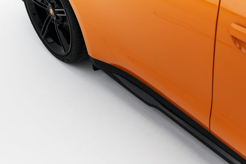 Porsche Taycan Turbo Sport Limousine in PTS Pastelorange MY2023